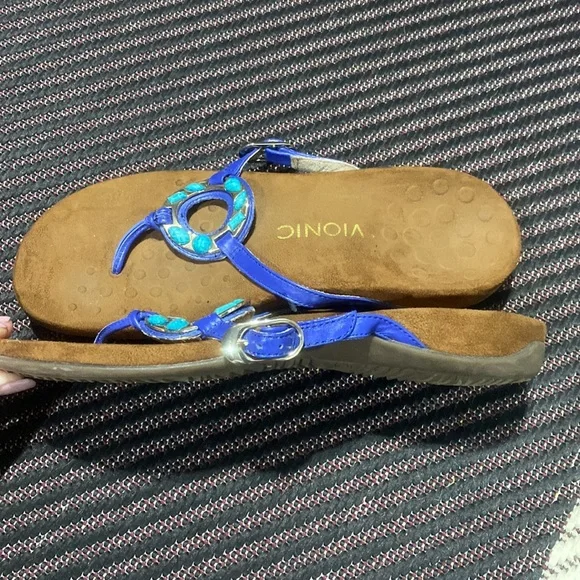 Vionic Flip Flops - Picture 2 of 3